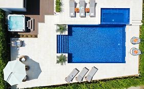 Villa Pino with Pool, Sauna&Jacuzzi