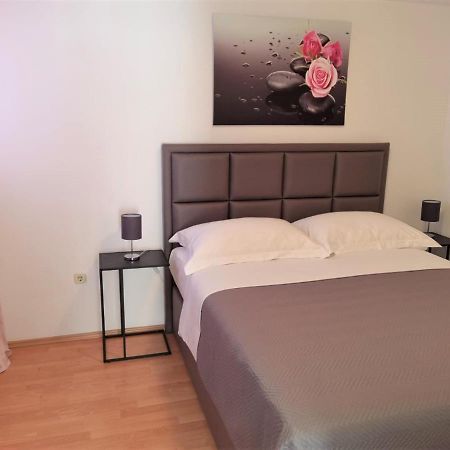 Villa Pino with Pool, Sauna&Jacuzzi Petrcane Esterno foto