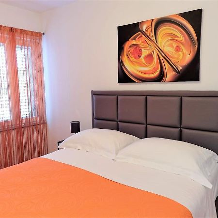 Villa Pino with Pool, Sauna&Jacuzzi Petrcane Esterno foto