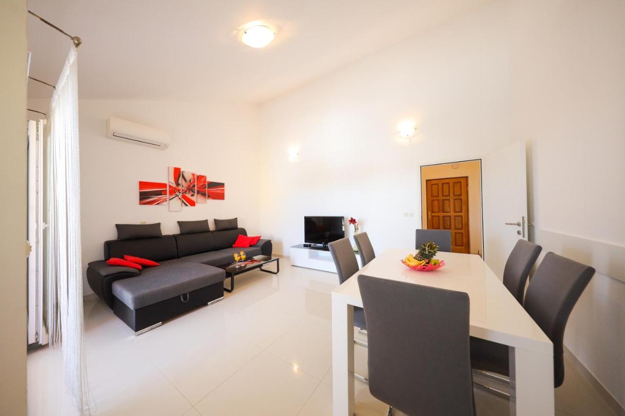 Villa Pino with Pool, Sauna&Jacuzzi Petrcane Esterno foto
