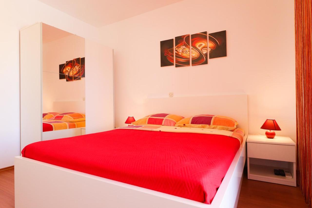 Villa Pino with Pool, Sauna&Jacuzzi Petrcane Esterno foto