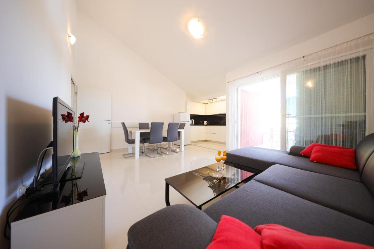 Villa Pino with Pool, Sauna&Jacuzzi Petrcane Esterno foto