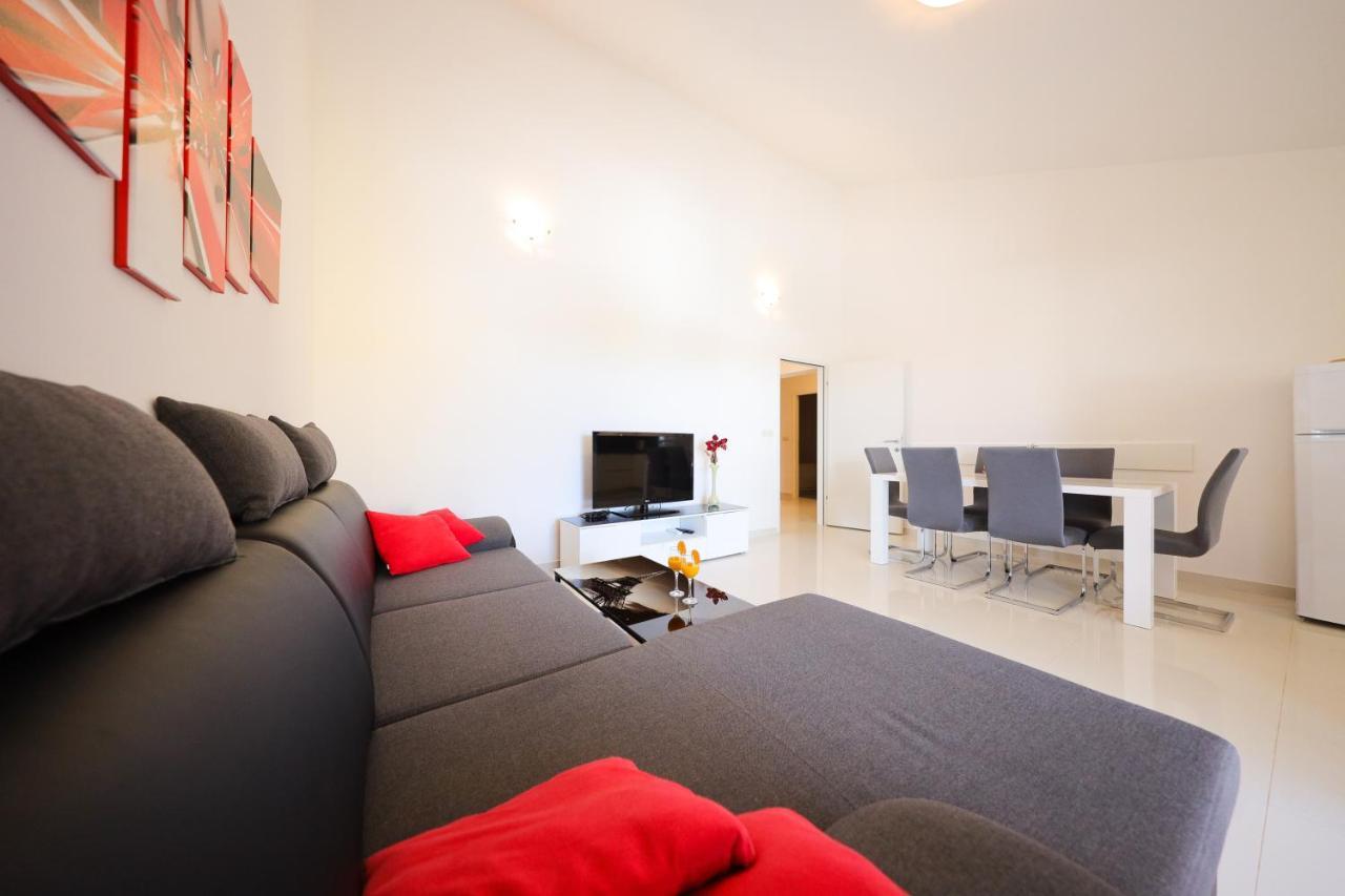 Villa Pino with Pool, Sauna&Jacuzzi Petrcane Esterno foto