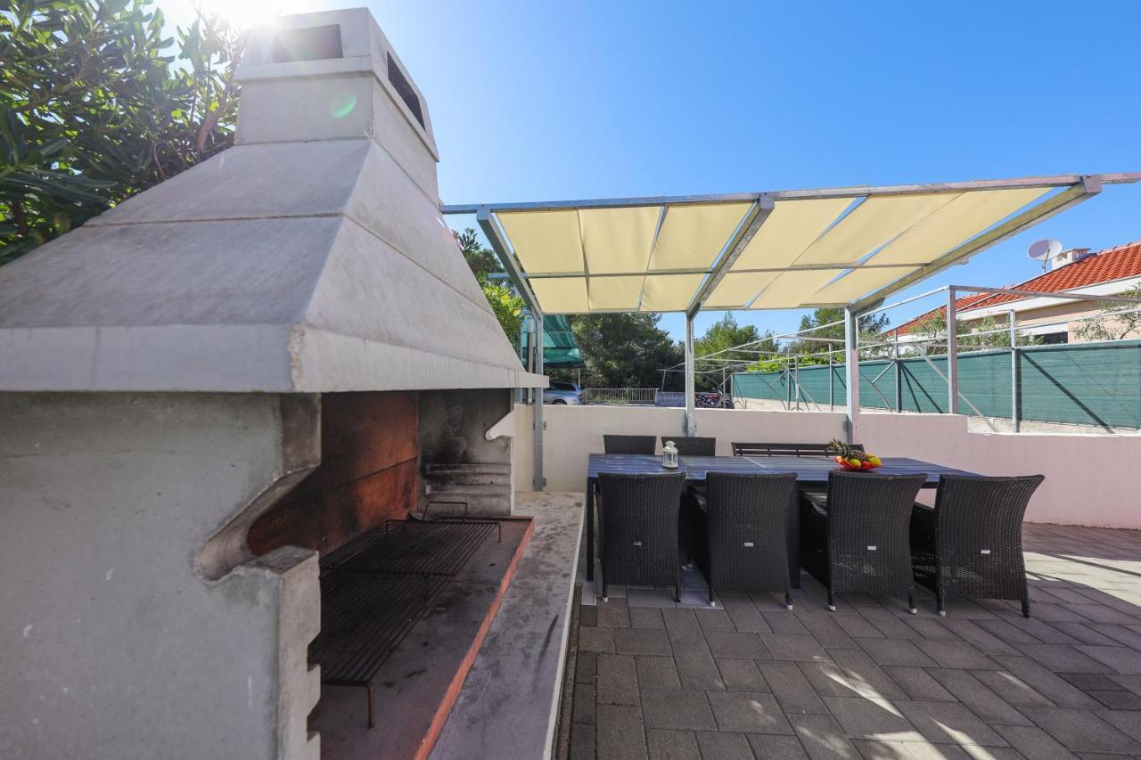 Villa Pino with Pool, Sauna&Jacuzzi Petrcane Esterno foto