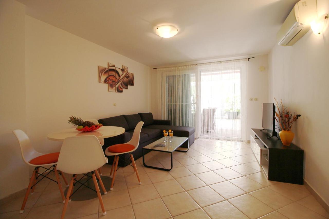 Villa Pino with Pool, Sauna&Jacuzzi Petrcane Esterno foto