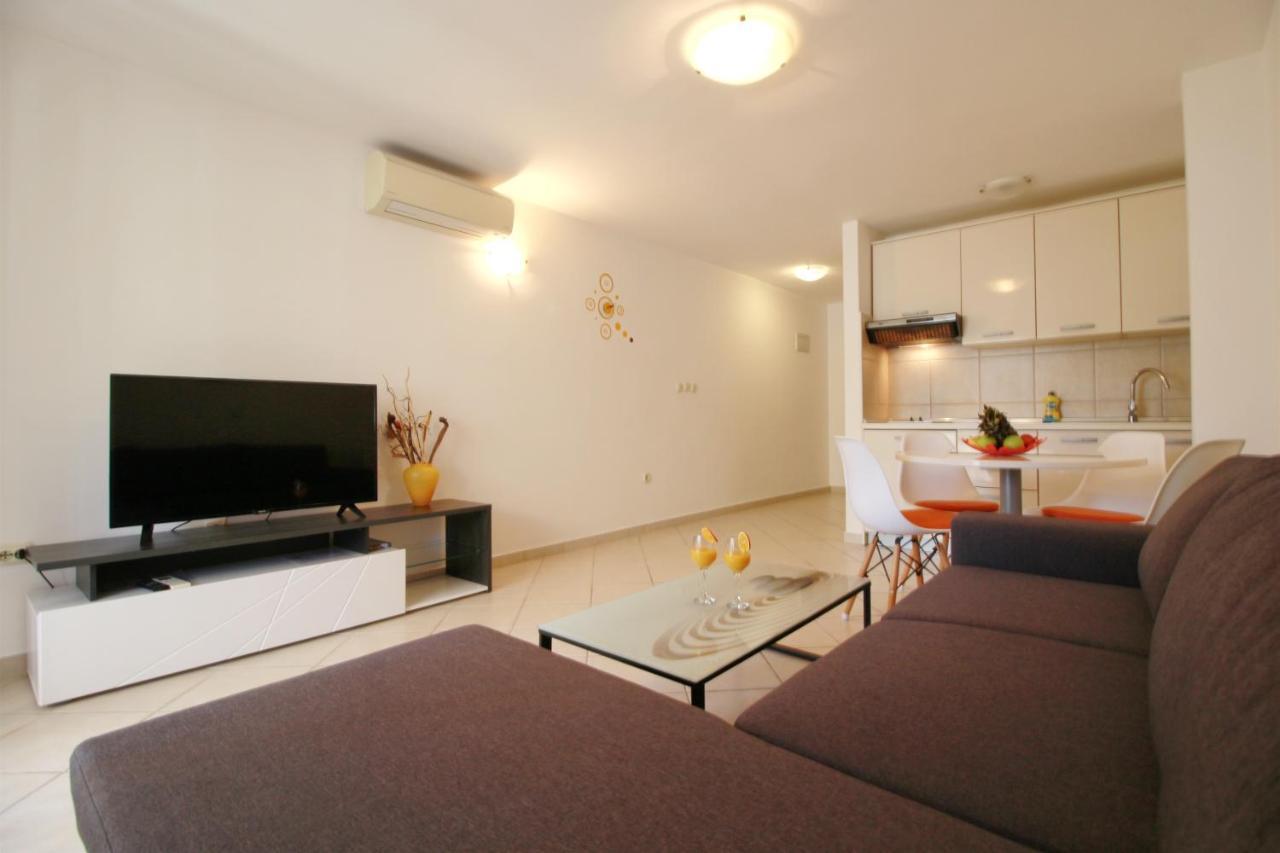 Villa Pino with Pool, Sauna&Jacuzzi Petrcane Esterno foto