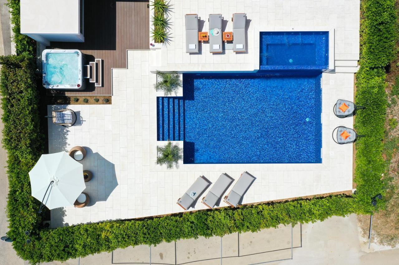 Villa Pino with Pool, Sauna&Jacuzzi Petrcane Esterno foto