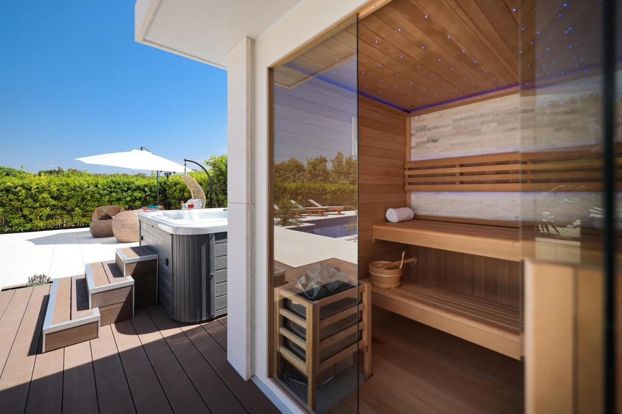 Villa Pino with Pool, Sauna&Jacuzzi Petrcane Esterno foto
