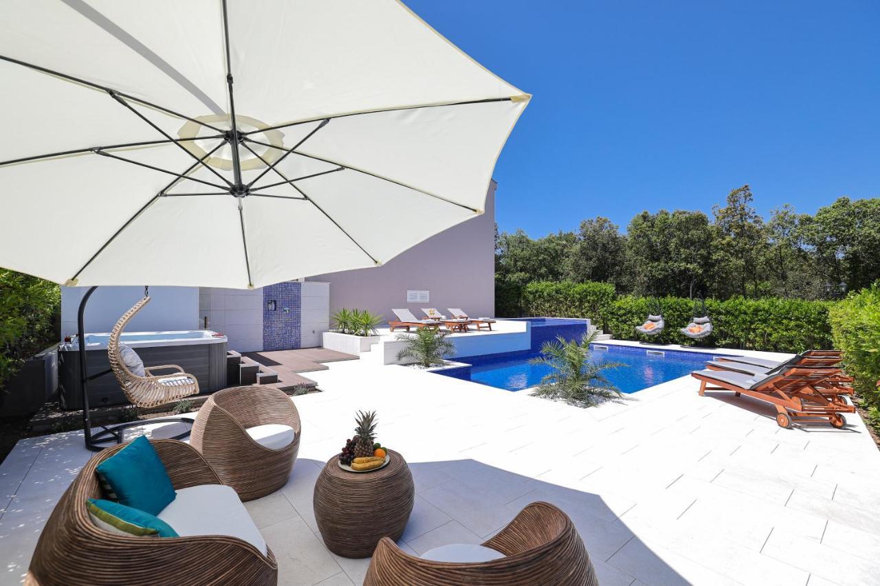 Villa Pino with Pool, Sauna&Jacuzzi Petrcane Esterno foto