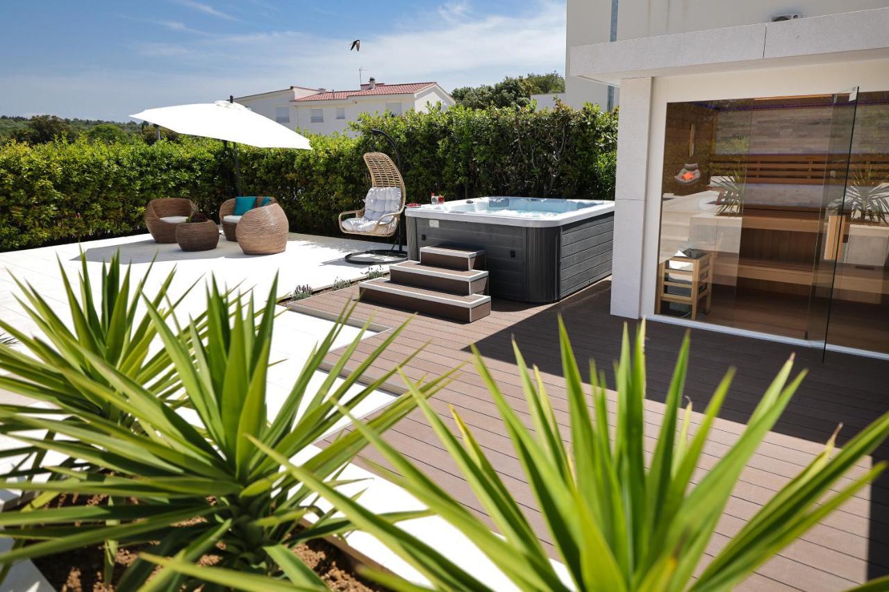 Villa Pino with Pool, Sauna&Jacuzzi Petrcane Esterno foto
