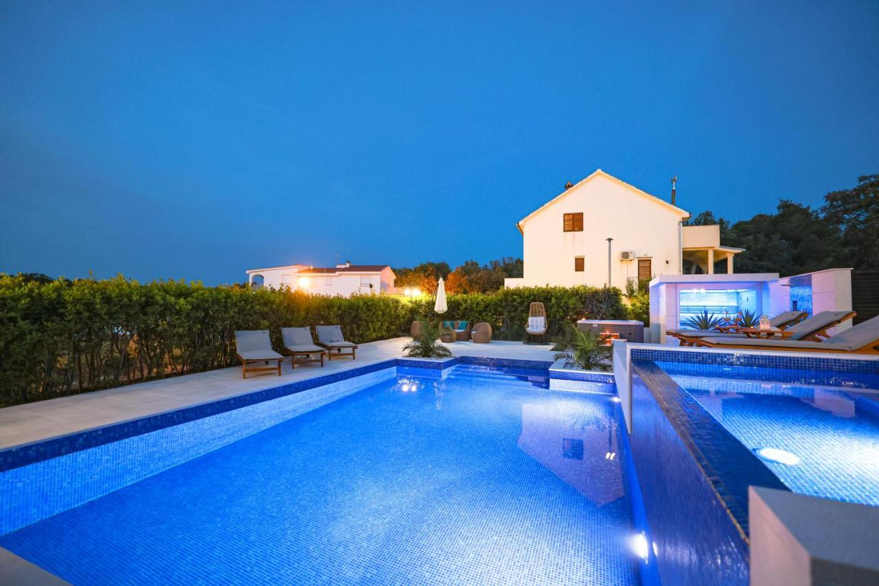 Villa Pino with Pool, Sauna&Jacuzzi Petrcane Esterno foto