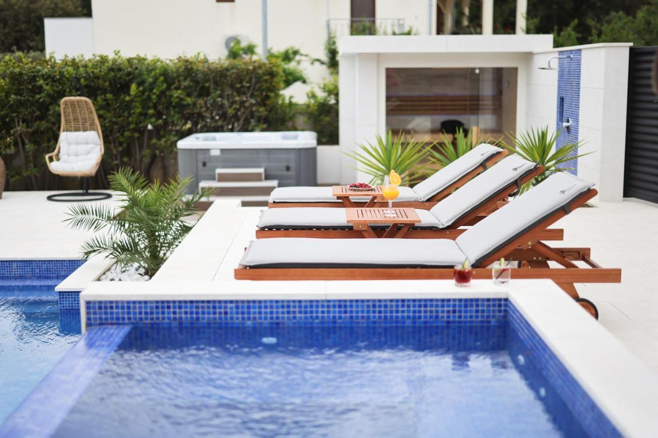 Villa Pino with Pool, Sauna&Jacuzzi Petrcane Esterno foto