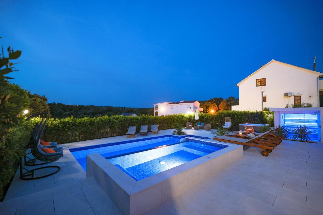 Villa Pino with Pool, Sauna&Jacuzzi Petrcane Esterno foto