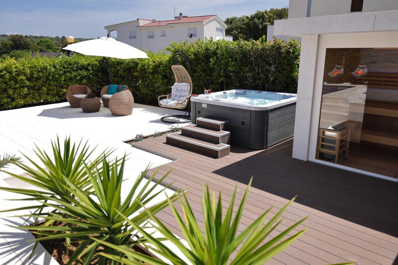 Villa Pino with Pool, Sauna&Jacuzzi Petrcane Esterno foto
