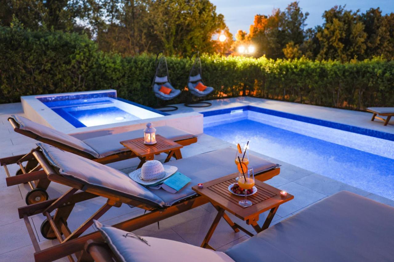 Villa Pino with Pool, Sauna&Jacuzzi Petrcane Esterno foto