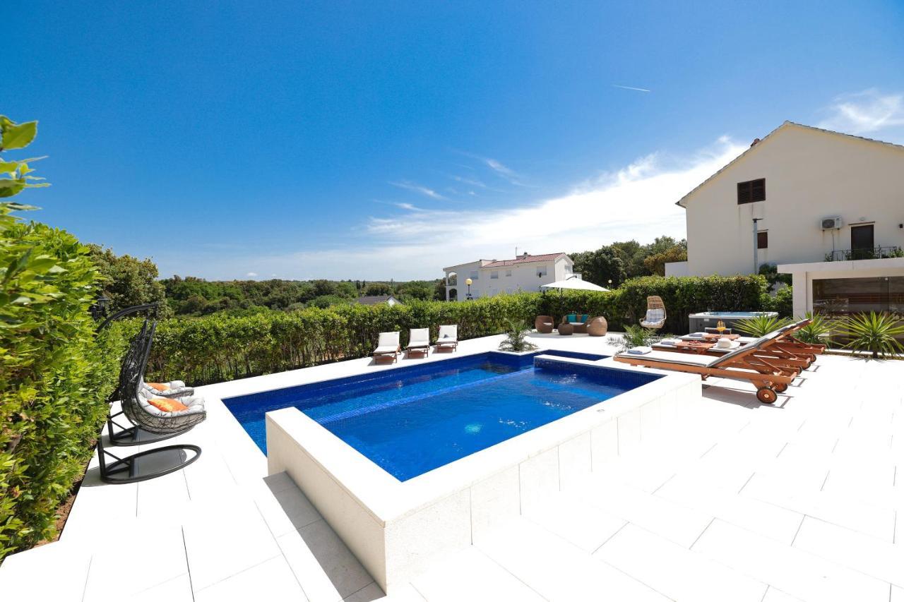 Villa Pino with Pool, Sauna&Jacuzzi Petrcane Esterno foto
