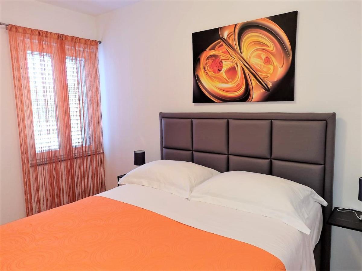 Villa Pino with Pool, Sauna&Jacuzzi Petrcane Esterno foto