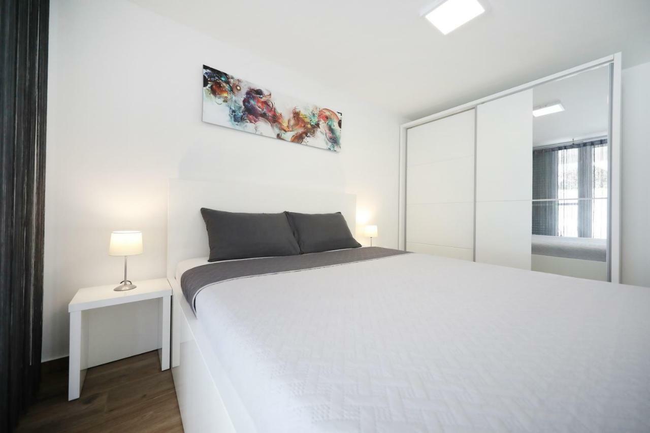 Villa Pino with Pool, Sauna&Jacuzzi Petrcane Esterno foto