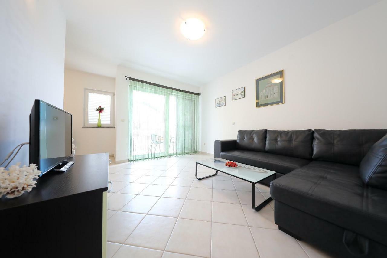Villa Pino with Pool, Sauna&Jacuzzi Petrcane Esterno foto