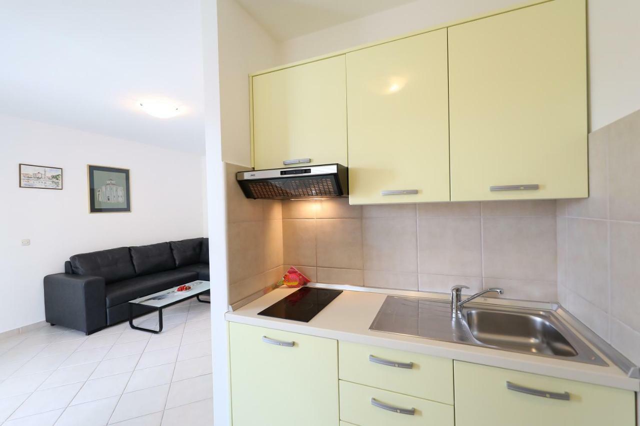 Villa Pino with Pool, Sauna&Jacuzzi Petrcane Esterno foto
