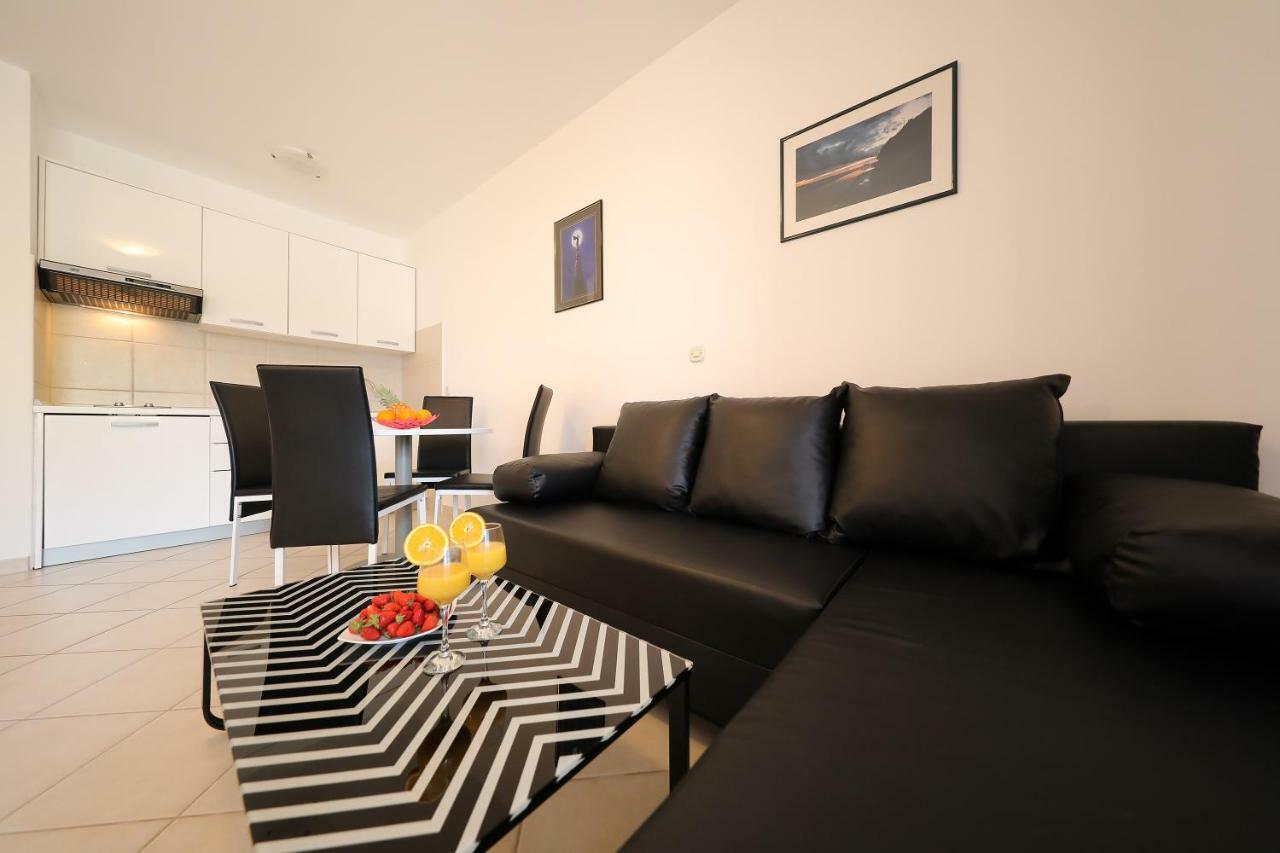 Villa Pino with Pool, Sauna&Jacuzzi Petrcane Esterno foto