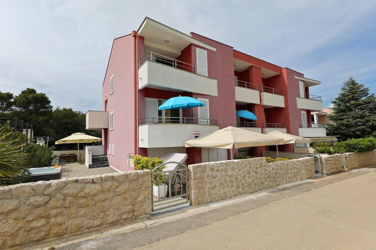 Villa Pino with Pool, Sauna&Jacuzzi Petrcane Esterno foto